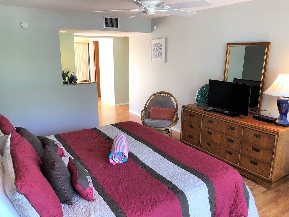 The Bird's Nest Vacation Rentals: 403 Gulf Dr S, Bradenton Beach, FL 34217